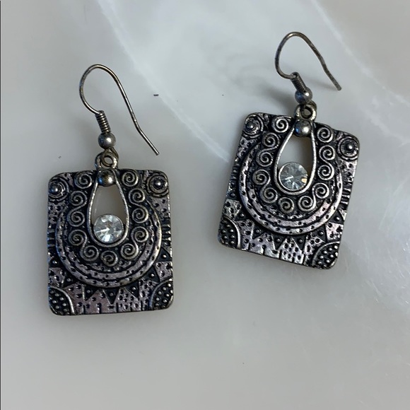Earrings - Picture 1 of 6